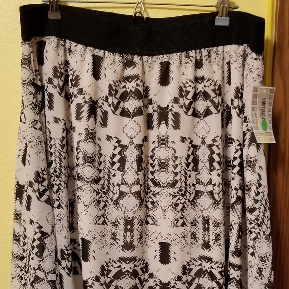 LuLaRoe Dresses & Skirts - Lularoe Lola Skirt